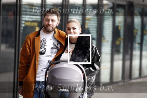 Amsterdam 28 februari 2019
Roxeanne Hazes en haar vriend Erik Zwennes achter de kinderwagen.