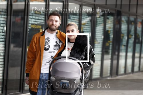 Amsterdam 28 februari 2019
Roxeanne Hazes en haar vriend Erik Zwennes achter de kinderwagen.