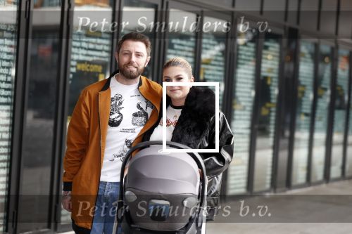 Amsterdam 28 februari 2019
Roxeanne Hazes en haar vriend Erik Zwennes achter de kinderwagen.