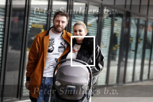 Amsterdam 28 februari 2019
Roxeanne Hazes en haar vriend Erik Zwennes achter de kinderwagen.