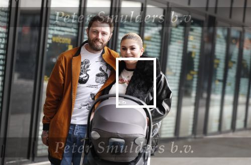 Amsterdam 28 februari 2019
Roxeanne Hazes en haar vriend Erik Zwennes achter de kinderwagen.