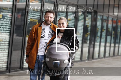 Amsterdam 28 februari 2019
Roxeanne Hazes en haar vriend Erik Zwennes achter de kinderwagen.