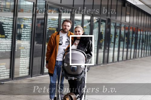 Amsterdam 28 februari 2019
Roxeanne Hazes en haar vriend Erik Zwennes achter de kinderwagen.