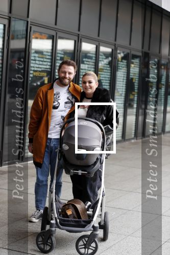 Amsterdam 28 februari 2019
Roxeanne Hazes en haar vriend Erik Zwennes achter de kinderwagen.