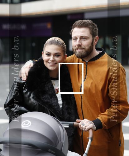 Amsterdam 28 februari 2019
Roxeanne Hazes en haar vriend Erik Zwennes achter de kinderwagen.