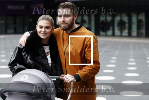Amsterdam 28 februari 2019
Roxeanne Hazes en haar vriend Erik Zwennes achter de kinderwagen.