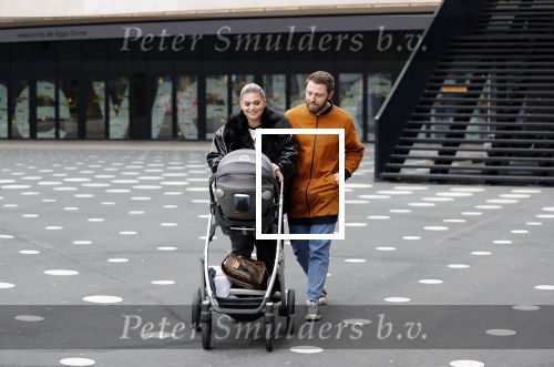 Amsterdam 28 februari 2019
Roxeanne Hazes en haar vriend Erik Zwennes achter de kinderwagen.