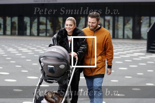 Amsterdam 28 februari 2019
Roxeanne Hazes en haar vriend Erik Zwennes achter de kinderwagen.