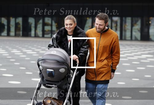Amsterdam 28 februari 2019
Roxeanne Hazes en haar vriend Erik Zwennes achter de kinderwagen.