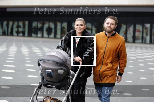 Amsterdam 28 februari 2019
Roxeanne Hazes en haar vriend Erik Zwennes achter de kinderwagen.