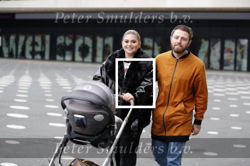 Amsterdam 28 februari 2019
Roxeanne Hazes en haar vriend Erik Zwennes achter de kinderwagen.