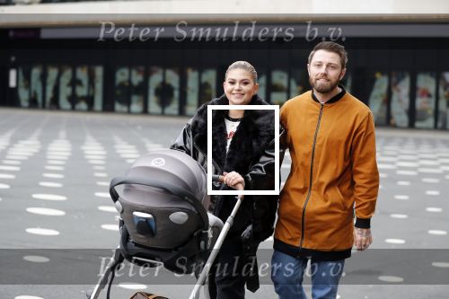 Amsterdam 28 februari 2019
Roxeanne Hazes en haar vriend Erik Zwennes achter de kinderwagen.