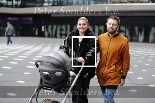 Amsterdam 28 februari 2019
Roxeanne Hazes en haar vriend Erik Zwennes achter de kinderwagen.