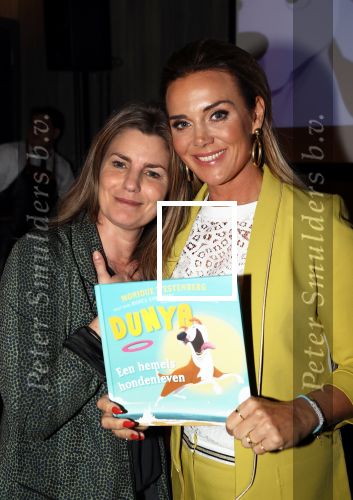 Berkel en Rodenrijs, 12 Maart 2019
Uitreiking boek  Dunya van Monique Hazes    Monique Westenberg