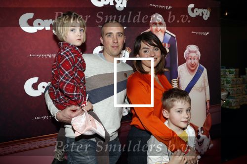 Amsterdam 10 februari 2019
Premiere Corgi in pathe arena. Sofie van den Enk met partner Andre van den Heuvel met zoon Magnus en dochter Reina