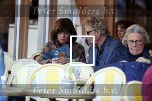 Amsterdam 27 februari 2019
Tom Egbers en zijn vrouw Janke Dekker op terras .