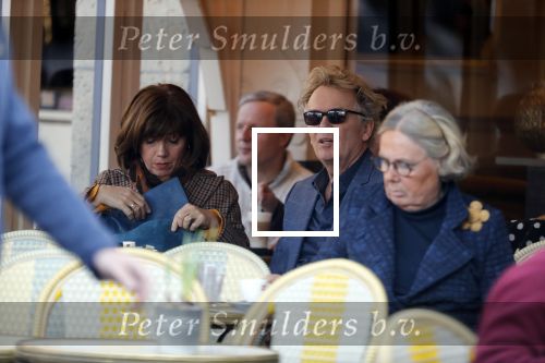 Amsterdam 27 februari 2019
Tom Egbers en zijn vrouw Janke Dekker op terras .