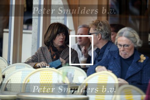 Amsterdam 27 februari 2019
Tom Egbers en zijn vrouw Janke Dekker op terras .