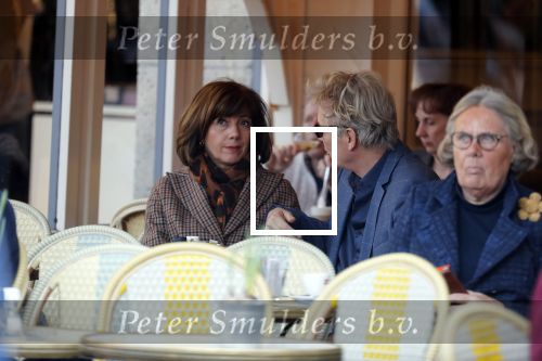 Amsterdam 27 februari 2019
Tom Egbers en zijn vrouw Janke Dekker op terras .