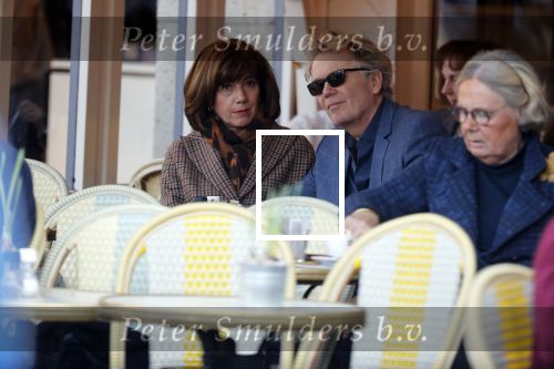 Amsterdam 27 februari 2019
Tom Egbers en zijn vrouw Janke Dekker op terras .