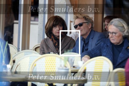 Amsterdam 27 februari 2019
Tom Egbers en zijn vrouw Janke Dekker op terras .