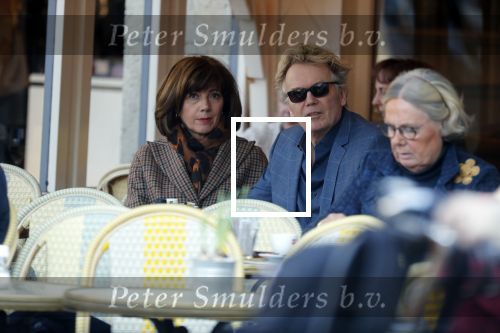 Amsterdam 27 februari 2019
Tom Egbers en zijn vrouw Janke Dekker op terras .