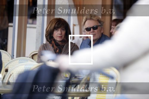 Amsterdam 27 februari 2019
Tom Egbers en zijn vrouw Janke Dekker op terras .