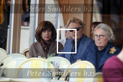 Amsterdam 27 februari 2019
Tom Egbers en zijn vrouw Janke Dekker op terras .