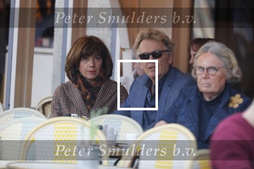 Amsterdam 27 februari 2019
Tom Egbers en zijn vrouw Janke Dekker op terras .