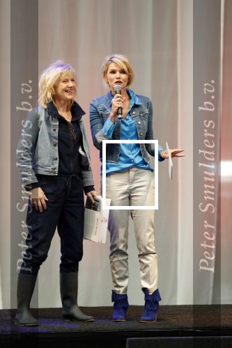 Enschede 26 februari 2019
Presentatie cast van Hanna van Hendrik met oa Huub Stapel en Johanna ter Steege. Presentatie is op vliegveld Twente. Tooske Ragas
