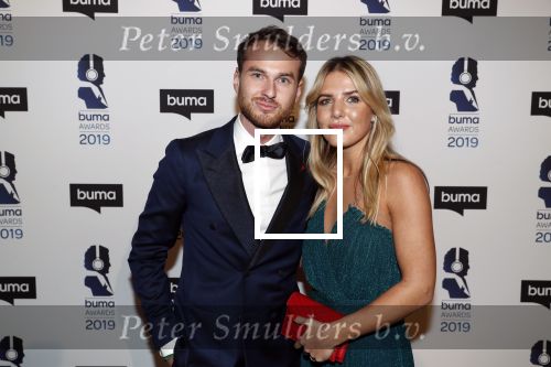 Hilversum 11 maart 2019
Uitreiking BUMA prijzen in studio 21. Vincent v d Ende met zijn vriendin Esmee Geeratz