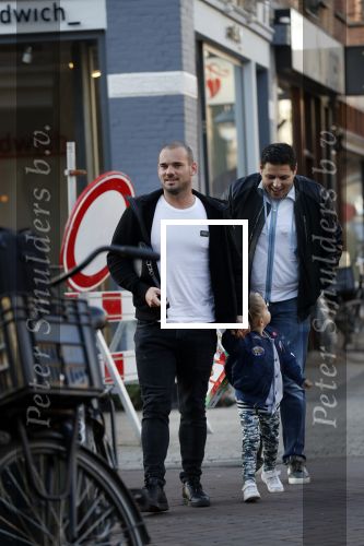 Amsterdam 14 februari 2019
Wesley Sneijder heeft een lunch gehad bij brasserie v Dam met zijn zoon Xess Xava en vrienden.