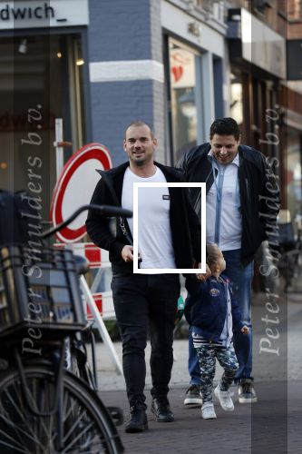 Amsterdam 14 februari 2019
Wesley Sneijder heeft een lunch gehad bij brasserie v Dam met zijn zoon Xess Xava en vrienden.