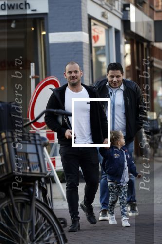 Amsterdam 14 februari 2019
Wesley Sneijder heeft een lunch gehad bij brasserie v Dam met zijn zoon Xess Xava en vrienden.