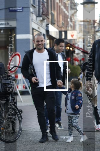 Amsterdam 14 februari 2019
Wesley Sneijder heeft een lunch gehad bij brasserie v Dam met zijn zoon Xess Xava en vrienden.