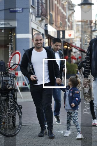 Amsterdam 14 februari 2019
Wesley Sneijder heeft een lunch gehad bij brasserie v Dam met zijn zoon Xess Xava en vrienden.