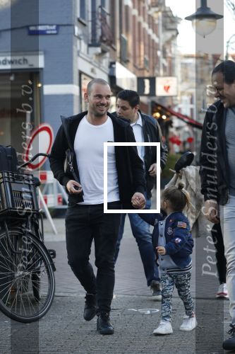 Amsterdam 14 februari 2019
Wesley Sneijder heeft een lunch gehad bij brasserie v Dam met zijn zoon Xess Xava en vrienden.