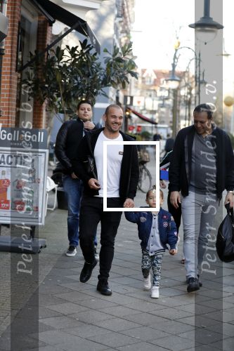 Amsterdam 14 februari 2019
Wesley Sneijder heeft een lunch gehad bij brasserie v Dam met zijn zoon Xess Xava en vrienden.