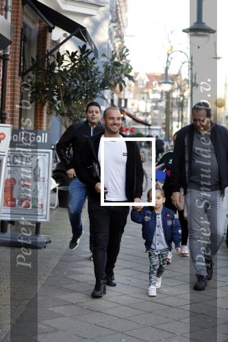 Amsterdam 14 februari 2019
Wesley Sneijder heeft een lunch gehad bij brasserie v Dam met zijn zoon Xess Xava en vrienden.