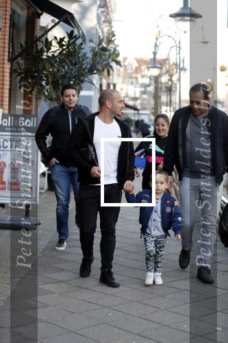 Amsterdam 14 februari 2019
Wesley Sneijder heeft een lunch gehad bij brasserie v Dam met zijn zoon Xess Xava en vrienden.
