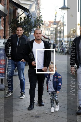 Amsterdam 14 februari 2019
Wesley Sneijder heeft een lunch gehad bij brasserie v Dam met zijn zoon Xess Xava en vrienden.
