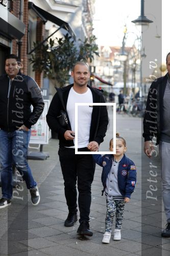 Amsterdam 14 februari 2019
Wesley Sneijder heeft een lunch gehad bij brasserie v Dam met zijn zoon Xess Xava en vrienden.