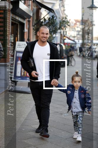 Amsterdam 14 februari 2019
Wesley Sneijder heeft een lunch gehad bij brasserie v Dam met zijn zoon Xess Xava en vrienden.