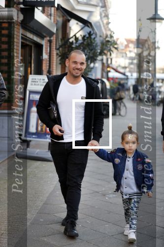 Amsterdam 14 februari 2019
Wesley Sneijder heeft een lunch gehad bij brasserie v Dam met zijn zoon Xess Xava en vrienden.
