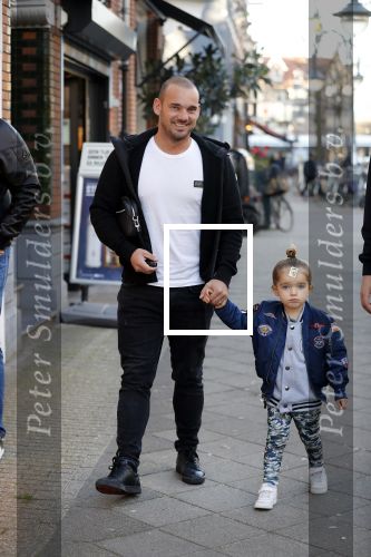 Amsterdam 14 februari 2019
Wesley Sneijder heeft een lunch gehad bij brasserie v Dam met zijn zoon Xess Xava en vrienden.