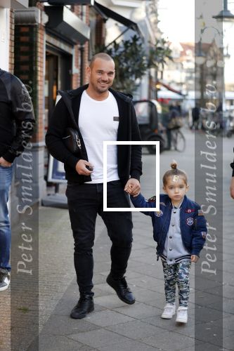 Amsterdam 14 februari 2019
Wesley Sneijder heeft een lunch gehad bij brasserie v Dam met zijn zoon Xess Xava en vrienden.