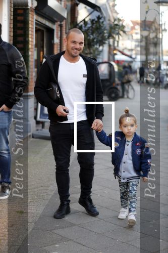 Amsterdam 14 februari 2019
Wesley Sneijder heeft een lunch gehad bij brasserie v Dam met zijn zoon Xess Xava en vrienden.