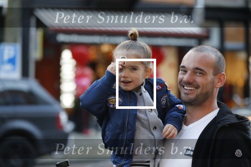 Amsterdam 14 februari 2019
Wesley Sneijder heeft een lunch gehad bij brasserie v Dam met zijn zoon Xess Xava en vrienden.