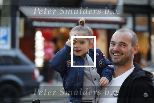 Amsterdam 14 februari 2019
Wesley Sneijder heeft een lunch gehad bij brasserie v Dam met zijn zoon Xess Xava en vrienden.