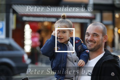 Amsterdam 14 februari 2019
Wesley Sneijder heeft een lunch gehad bij brasserie v Dam met zijn zoon Xess Xava en vrienden.